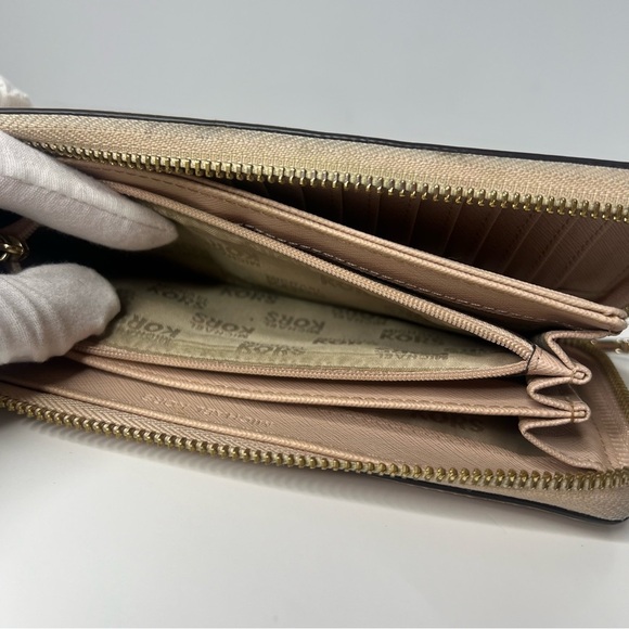 Michael Kors Jet Set Continental Tan Leather Long Zip Around Wallet/Wristlet 💕 - Picture 13 of 14